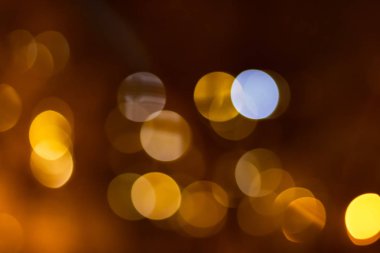 Koyu turuncu arka planda şehir ışıkları turuncu bokeh.