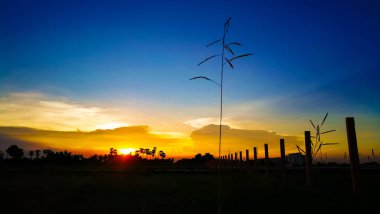 Güzel bir manzara üzerinde Altın saat gün batımı