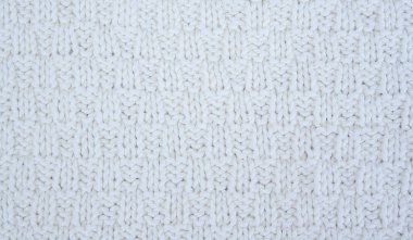 Beyazla örülmüş kumaş. Örgü desenli. Örgü arkaplan.