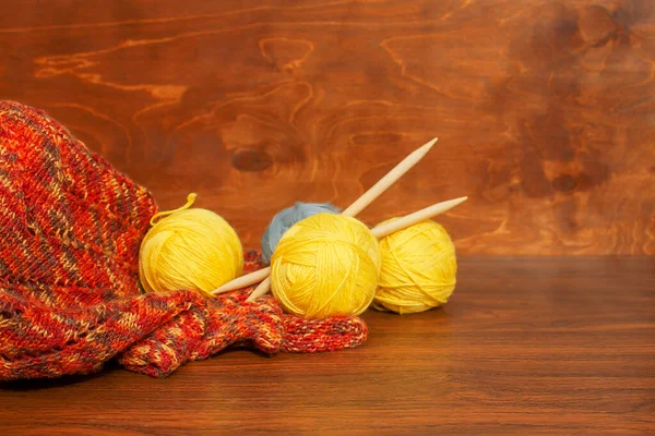 Yellow Skeins Knitting Needles Knitted Scarf Wooden Background — Stock Photo, Image