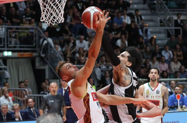 Baloncesto italiano Serie A Campeonato Segafredo Virtus Bolonia vs Umana Reyer Venezia — Foto de Stock