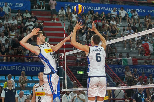 Torneo de la Selección Italiana de Voleibol Hombres de Calificación Para Tokio 2020 - Día 2 - Italia vs Australia — Foto de Stock