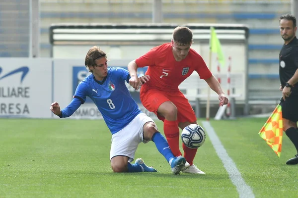 Італійська футбольна команда 8 націй до 20 - Італія проти Англії — стокове фото