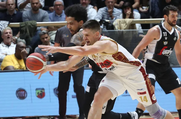 Baloncesto italiano Serie A Campeonato Segafredo Virtus Bolonia vs Umana Reyer Venezia — Foto de Stock