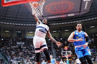 İtalyan Basketbol A Serie Championship 40 Bologna 'ya karşı De Longhi Treviso Basket