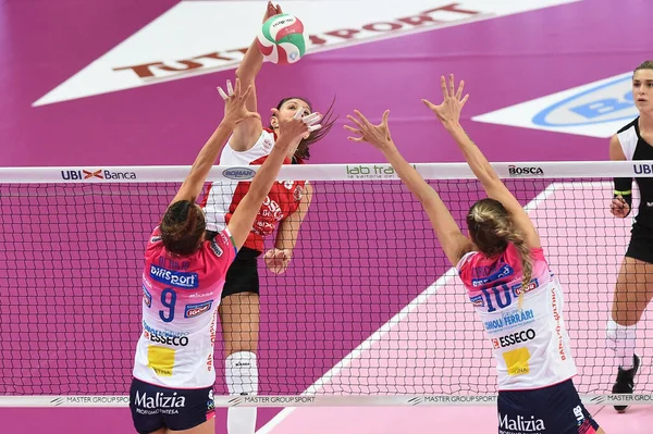 Voleibol Italiano Serie A1 Campeonato Femenino Bosca S.Bernardo Cuneo vs Igor Gorgonzola Novara — Foto de Stock