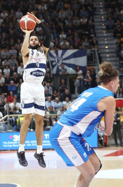 Baloncesto italiano Serie A Campeonato Fortitudo Bolonia vs De Longhi Treviso Basket — Foto de Stock