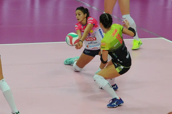 Voleibol Série Italiana A1 Campeonato Feminino Bosca S.Bernardo Cuneo vs Igor Gorgonzola Novara — Fotografia de Stock