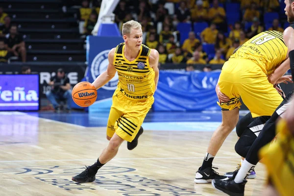 Basket Champions League Iberostar Tenerife mot Nizjnij Novgorad — Stockfoto