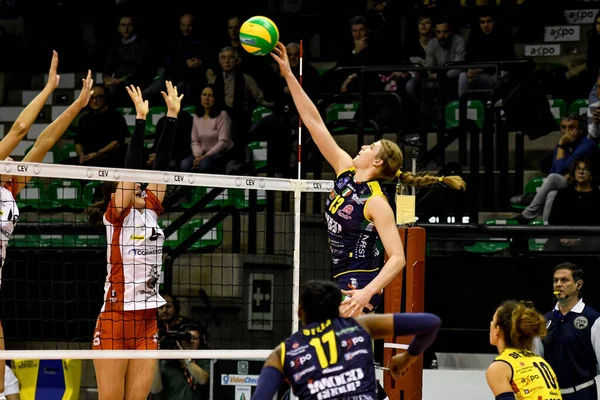 Liga de Campeones de Voleibol Femenino Imoco Conegliano vs estocástico KS Commercecon jalá — Foto de Stock