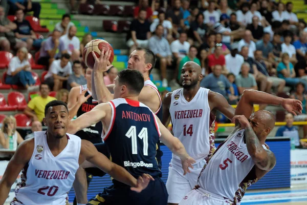 Equipos Internacionales de Baloncesto Verona Copa de Baloncesto 2019 - Rusia vs Venezuela — Foto de Stock