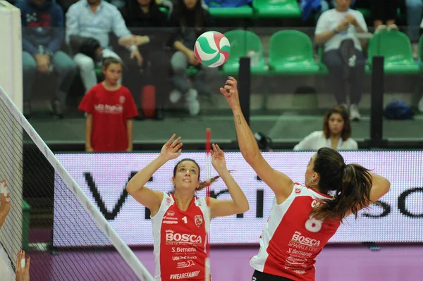 Voleibol Italiano Serie A1 Campeonato Femenino Bosca S.Bernardo Cuneo vs Igor Gorgonzola Novara —  Fotos de Stock