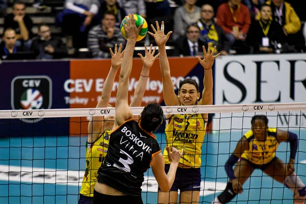 Liga de Campeones de Voleibol Femenino Imoco Volley Conegliano vs Eczacibasi Estambul - Cuartos de final — Foto de Stock