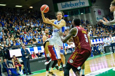 İtalya Basketbol Şampiyonası De Longhi Treviso Basket Umana Reyer Venezia 'ya karşı