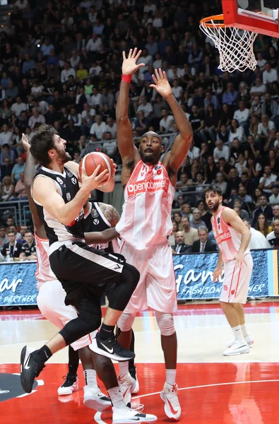 Baloncesto italiano Serie A Campeonato Segafredo Virtus Bolonia vs Openjobmetis Varese — Foto de Stock