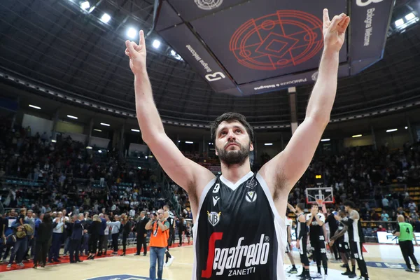 Baloncesto italiano Serie A Campeonato Segafredo Virtus Bolonia vs Openjobmetis Varese — Foto de Stock