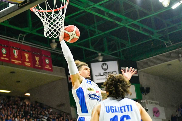 Olasz kosárlabda A sorozat bajnokság De Longhi Treviso kosár vs Umana Reyer Venezia — Stock Fotó