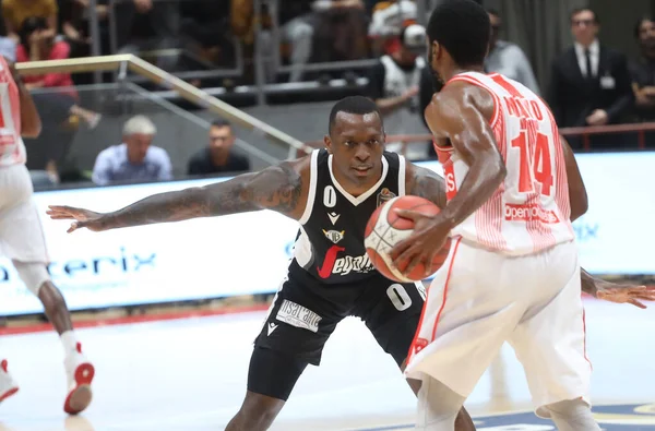 Baloncesto italiano Serie A Campeonato Segafredo Virtus Bolonia vs Openjobmetis Varese — Foto de Stock