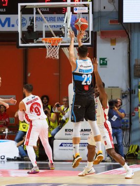 İtalyan Basketbolu A Serie Şampiyonası Vanoli Basket Cremona 'ya karşı A-124; X Armani Takas Olimpia Milano