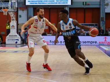 İtalyan Basketbolu A Serie Şampiyonası Vanoli Basket Cremona 'ya karşı A-124; X Armani Takas Olimpia Milano