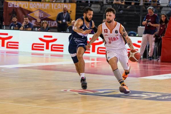 Baloncesto italiano Serie A Campeonato Virtus Roma vs Fortitudo Bolonia — Foto de Stock