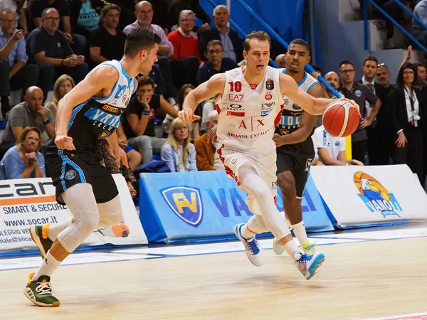 Baloncesto italiano Serie A Campeonato Vanoli Basket Cremona vs A jalá X Armani Exchange Olimpia Milano — Foto de Stock