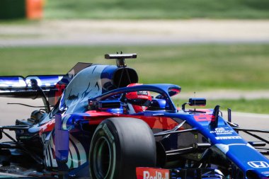Daniil kvyat, 2018 str13 toro rosso üzerinde F1 takımı Alphatauri test ve çekim gününde İtalya 'nın imola kentinde bulunan Autodromo Enzo e Dino Ferrari' de, 24 Haziran 2020 - LM / Daniele Nicli