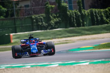 Daniil kvyat, 2018 str13 toro rosso üzerinde F1 takımı Alphatauri test ve çekim gününde İtalya 'nın imola kentinde bulunan Autodromo Enzo e Dino Ferrari' de, 24 Haziran 2020 - LM / Daniele Nicli