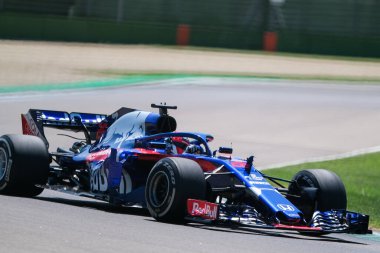 Daniil kvyat, 2018 str13 toro rosso üzerinde F1 takımı Alphatauri test ve çekim gününde İtalya 'nın imola kentinde bulunan Autodromo Enzo e Dino Ferrari' de, 24 Haziran 2020 - LM / Daniele Nicli