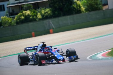 Daniil kvyat, 2018 str13 toro rosso üzerinde F1 takımı Alphatauri test ve çekim gününde İtalya 'nın imola kentinde bulunan Autodromo Enzo e Dino Ferrari' de, 24 Haziran 2020 - LM / Daniele Nicli