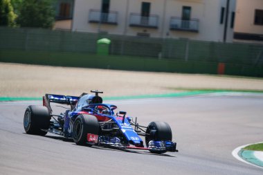 Daniil kvyat, 2018 str13 toro rosso üzerinde F1 takımı Alphatauri test ve çekim gününde İtalya 'nın imola kentinde bulunan Autodromo Enzo e Dino Ferrari' de, 24 Haziran 2020 - LM / Daniele Nicli