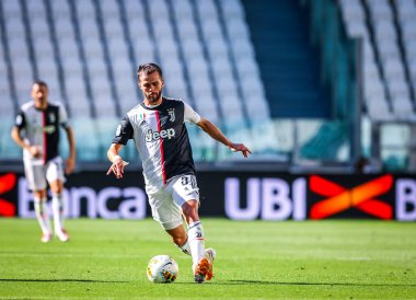 Serie A 2019 / 20 karşılaşmasında Juventus 'tan Miralem Pjaniç Torino FC ile İtalya' nın Allianz Stadyumu 'nda 4 Temmuz 2020 - Fotoğraf: Fabrizio Carabelli / LM