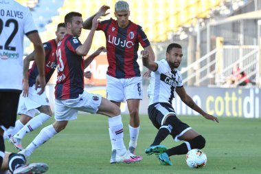 Danilo ve Nicolas Dominguez (Bologna) ve Hernani Jr (parma) Parma vs Bologna maçında, İtalya, 12 Temmuz 2020 - LM / Alessio Tarpini