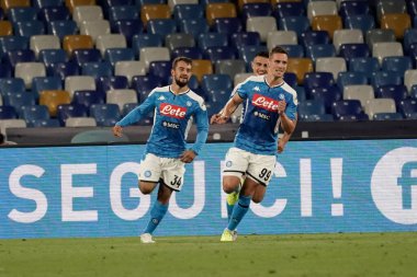 Napoli 'li gençler, Napoli-Spal maçındaki ilk golünü 28 Haziran 2020' de İtalya 'nın Napoli kentindeki San Paolo Stadyumu' nda attıktan sonra kutluyor - LM / Marco Iorio