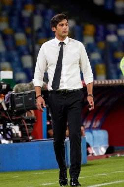 SSC Napoli ile AS Roma arasındaki Serie A TIM karşılaşmasında Paulo Fonseca 'nın Roman jestlerinin baş antrenörü olarak görev yaptığı 5 Temmuz 2020' de San Paolo Stadyumu Fotoğraf: LPS / MARCO IORIO / LM