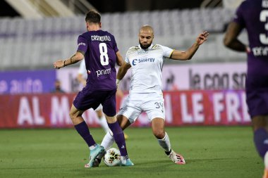 Fiorentina, Hellas Verona 'ya karşı 12 Temmuz 2020 - LM / Matteo Papini davasında, Hellas Verona' nın Gaetano fiorentina Castrovili 'sine karşı savaşan Hellas Verona' lı sofya amrabatı