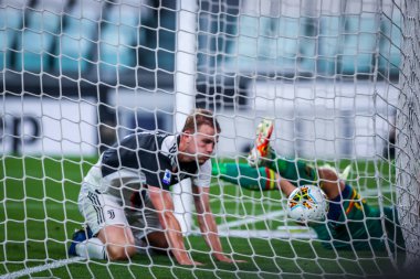Juventus 'tan Matthijs de Ligt, 26 Haziran 2020 tarihinde İtalya' nın başkenti Torino 'daki Allianz Stadyumu' nda Juventus ile ABD Lecce arasında oynanan 2019 / 20 Serie A maçında gol attı.