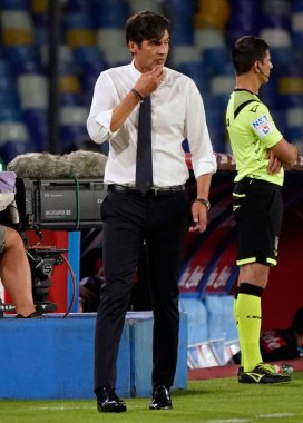 SSC Napoli ile AS Roma arasındaki Serie A TIM karşılaşmasında Paulo Fonseca 'nın Roman jestlerinin baş antrenörü olarak görev yaptığı 5 Temmuz 2020' de San Paolo Stadyumu Fotoğraf: LPS / MARCO IORIO / LM