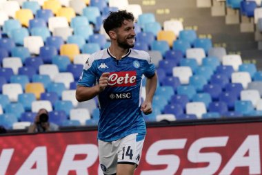 Napoli 'nin Napoli' deki San Paolo Stadyumu 'nda 28 Haziran 2020' de oynanan Spal - LM / Marco Iorio maçında ilk golünü attıktan sonra Napoli 'nin onlarca Napoli zaferini kutluyor.