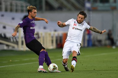 ACF Fiorentina - Cagliari calcio nahitan nandez karşı eylem halindeki acf fiorentina pol lirola Floransa, İtalya, Temmuz 08 2020 - LM / Matteo Papini