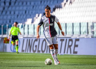 Juventus takımından Cristiano Ronaldo, İtalya 'nın başkenti Turin' deki Allianz Stadyumu 'nda oynanan 2019 / 20 karşılaşmasında Juventus ile Torino FC arasında oynanan maçta görülüyor.