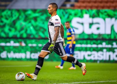 Parma Calcio takımından Luigi Sepe, 15 Temmuz 2020 'de San Siro Stadyumu' nda AC Milan ile Parma Calcio arasında oynanan 2019 / 20 karşılaşmasında - Fotoğraf Fabrizio Carabelli / LM