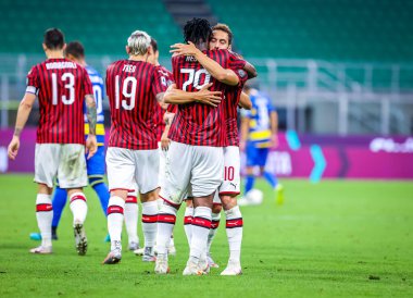 AC Milan 'dan Hakan Calhanoğlu, 15 Temmuz 2020' de San Siro Stadyumu 'nda AC Milan ile Parma Calcio arasında oynanan 2019 / 20 karşılaşmasında golü kutluyor - Fotoğraf: Fabrizio Carabelli / LM
