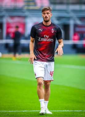 AC Milan 'dan Matteo Gabbia, 15 Temmuz 2020' de İtalya 'nın başkenti Milan' daki San Siro Stadyumu 'nda AC Milan ile Parma Calcio arasında oynanan 2019 / 20 karşılaşmasında