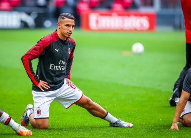 AC Milano 'dan Ismael Bennacer 15 Temmuz 2020' de San Siro Stadyumu 'nda AC Milan ile Parma Calcio arasında oynanan 2019 / 20 karşılaşmasında