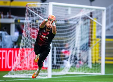 AC Milan 'dan Gianluigi Donnarumma 15 Temmuz 2020' de San Siro Stadyumu 'nda AC Milan ile Parma Calcio arasında oynanan 2019 / 20 karşılaşmasında - Fotoğraf: Fabrizio Carabelli / LM