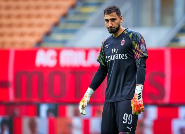 AC Milan 'dan Gianluigi Donnarumma 15 Temmuz 2020' de San Siro Stadyumu 'nda AC Milan ile Parma Calcio arasında oynanan 2019 / 20 karşılaşmasında - Fotoğraf: Fabrizio Carabelli / LM