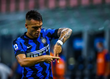 FC Internazionale 'den Lautaro Martinez, 28 Temmuz 2020 tarihinde İtalya' nın San Siro Stadyumu 'nda FC Internazionale ile SSC Napoli arasında oynanan 2019 / 20 Serie A maçında golü kutluyor - Fotoğraf Fabrizio Carabelli / LM