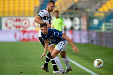 Parma, İtalya 'da 28 Temmuz 2020 - LM / Francesco Scaccianoce davasında remo freuler (atalanta) ve yasmin kurtic (parma calcio)