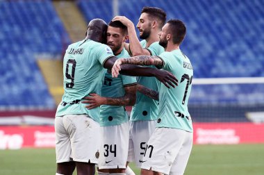 FC inter takımından romelu lukaku, Cenova, İtalya 'da Cenova-FC Internazionale maçında 25 Temmuz 2020 - LM / Matteo Papini maçında gol attıktan sonra kutluyor